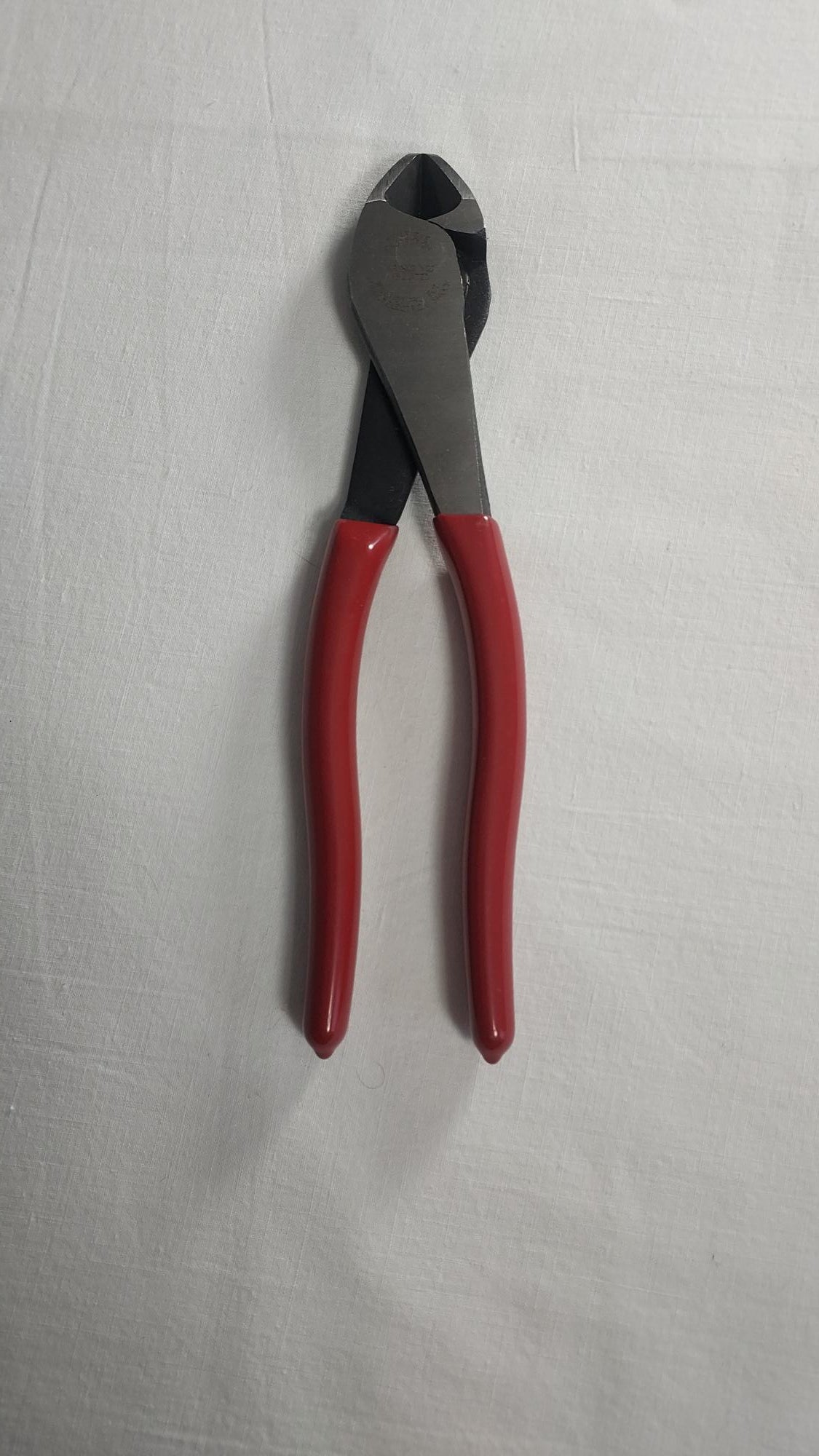 Diagonal wire cutters